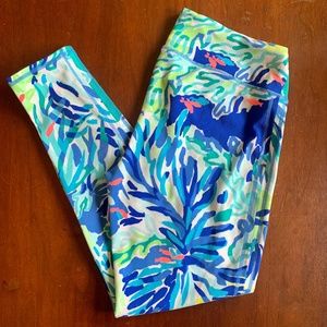 LILLY PULITZER  'WADE AND SEA' WEEKENDER LEGGING!